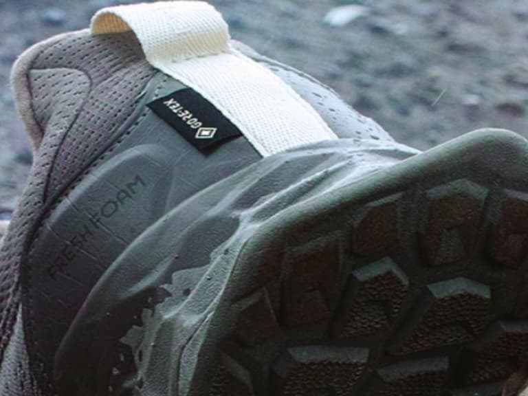 Nike、New Balance 等 4 雙 2021 「高顏值防水鞋」推薦，就算雨再大也不怕鞋子濕掉！