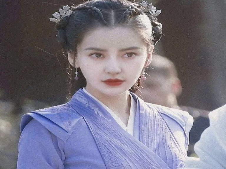 【明星也會醜】女神也會老,Angelababy 幕後照曝光「眼袋+法令紋」引網驚:真的只有 31 歲嗎?