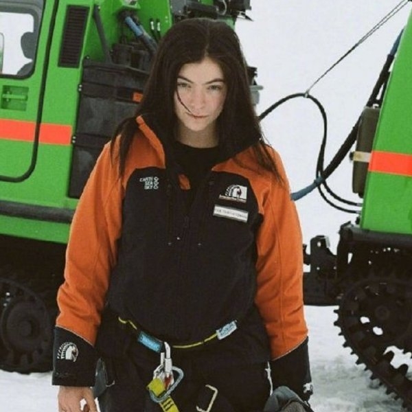 不當牙醫了？天才音樂少女 Lorde 前往南極考察，新書宣告「全新專輯」即將來襲！