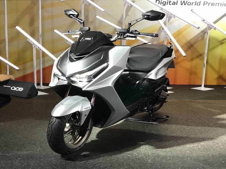 【老 J 推車】最新把妹神車來了！KYMCO 光陽發表會「4 大新車」懶人包整理，電動車、三輪重機通通有～