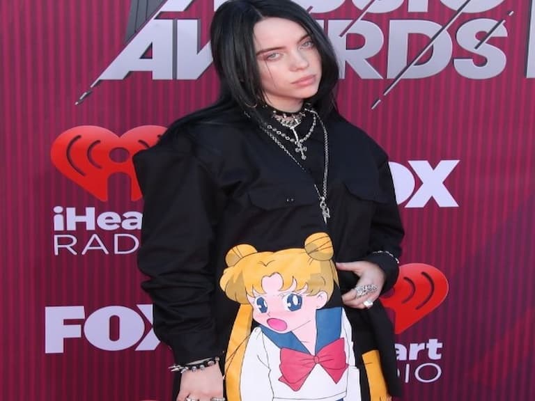 「我都穿的很普通！」回顧 Billie Eilish 的 3 大「怪奇紅毯穿搭」，其實全都是精品名牌呀！