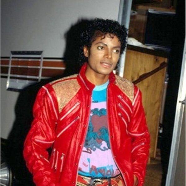 38 年前麥可傑克森《Thriller》神專發行，4K 修復〈Beat It〉MV 前衛反暴力！