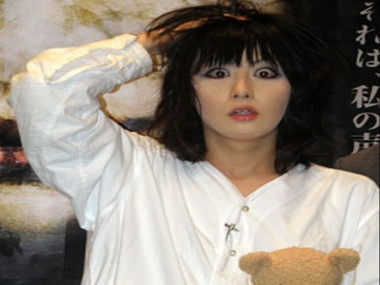 《男女糾察隊》無厘頭女諧星「鳥居美雪」,秀出「滿身刺青」帥到引日本網友狂讚!