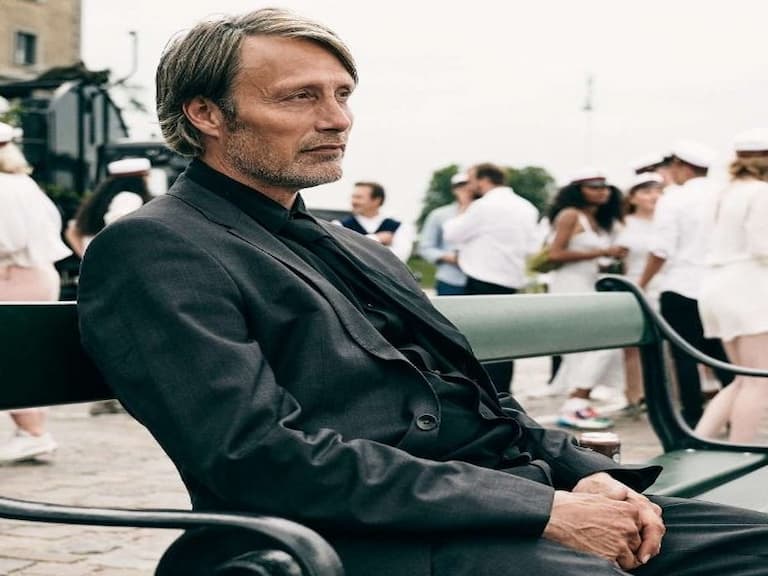 這該死的熟男魅力!Mads Mikkelsen 新片《酒精計畫》大秀舞蹈天賦,麥叔帥起來簡直無敵!