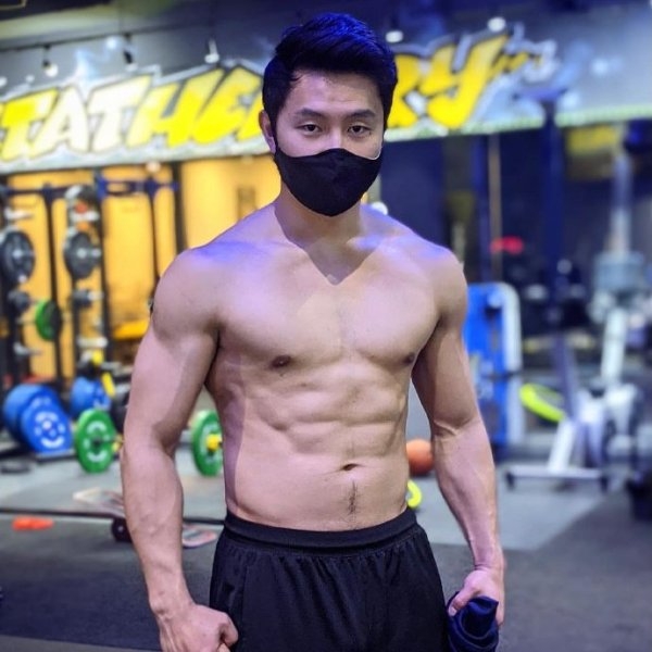 夠帥嗎？劉思慕展示《上氣》最新肌肉照，漫威第一位「真人版亞裔超級英雄」不輸陣！
