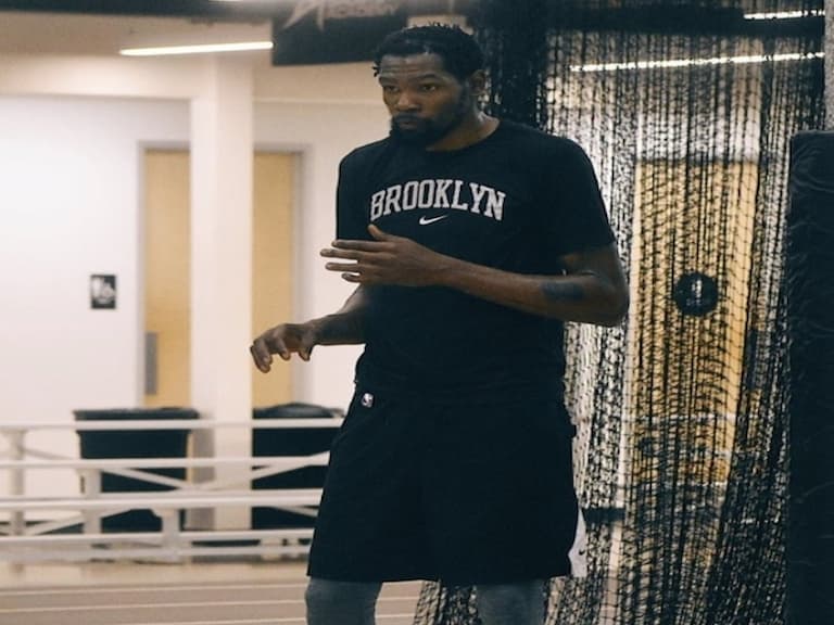 準備殺翻全場!Kevin Durant 籃網最新訓練畫面曝光,招牌「死神跳投」依舊犀利無解