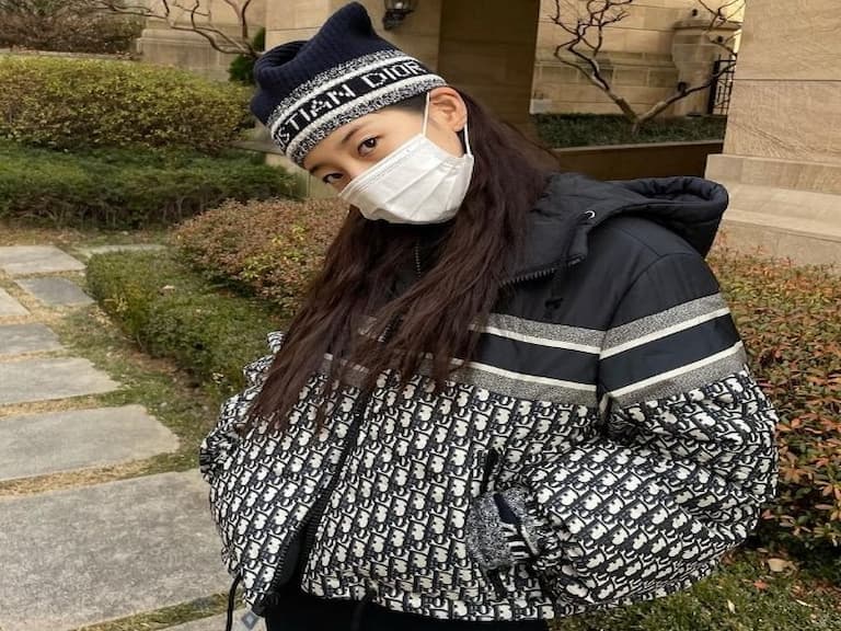 秀智、Hailey 都穿了還不跟上?激推 6 款精品品牌「羽絨外套」,不再臃腫過秋冬!