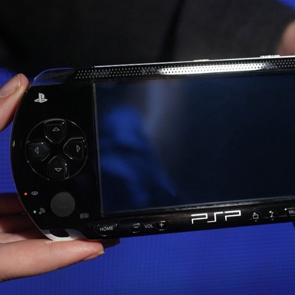 時代的眼淚！索尼經典掌機 PSP 正式滿 16 歲生日，你最難忘的遊戲是哪一款？