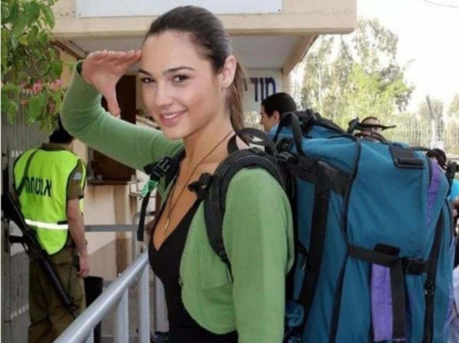 蓋兒加朵 Gal Gadot 19 歲入伍當兵照曝光！178公分穿軍裝太有魅力被譽為真正的「神力女超人」！
