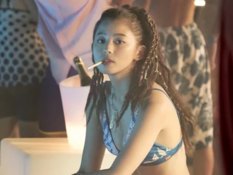Netflix《今際之國的闖關者》「水雞」朝比奈彩人氣強壓女主角!3 大私服穿搭魅力點一拳公開!