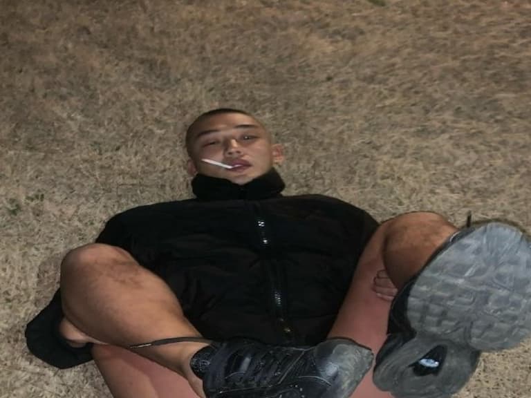 玩真的？劉亞仁昭告天下要戒菸：「如果你們抓包到我又抽菸請檢舉，我會脫內褲賠罪！」