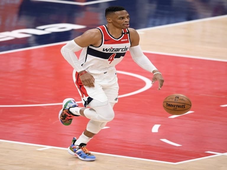 NBA／一勝難求！威少再砍大三元巫師還是輸球，賽後失落坐在板凳痛苦自責⋯