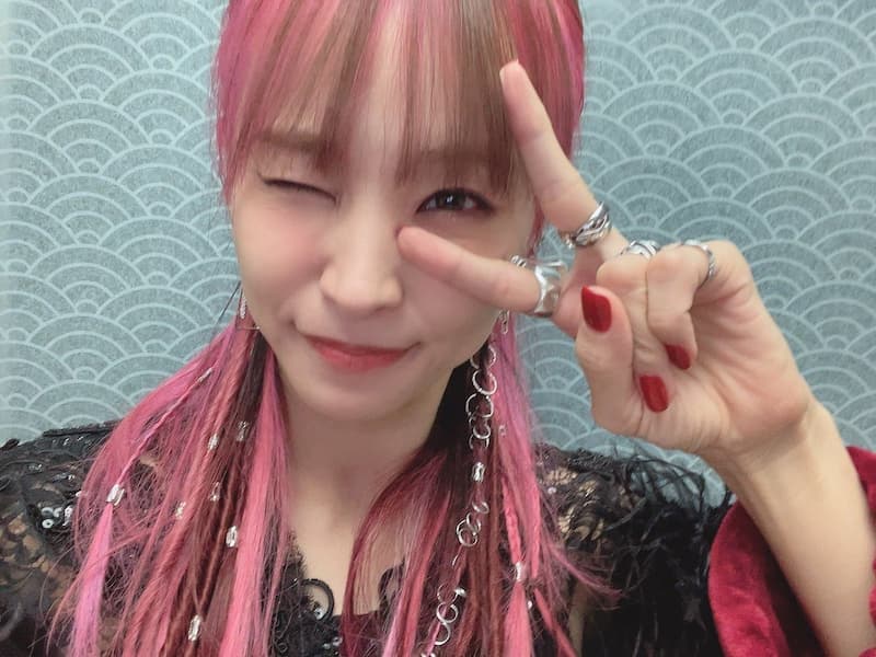 日本紅白跨年最矚目!LiSA 連續熱唱鬼滅之刃〈紅蓮華〉和〈炎〉惹人熱血落淚! JUKSY 街星
