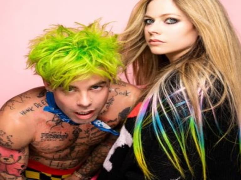 女王回來了!艾薇兒演唱不插電經典曲《sk8er boi》,宣布新歌就在這天發行!