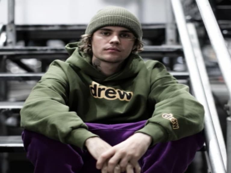 你的衣櫃也有這些!解密小賈 Justin Bieber 3 大「冬天定番」搭配神器,這身穿搭妹子絕對給過!