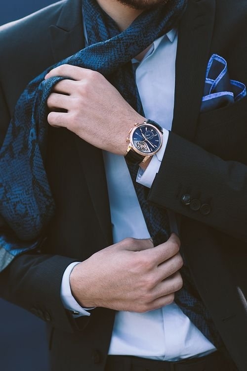 什麼手錶最適合西裝？推薦 3 款 2021 紳士必備皮革錶，網友：年終獎金就是用在這啦！