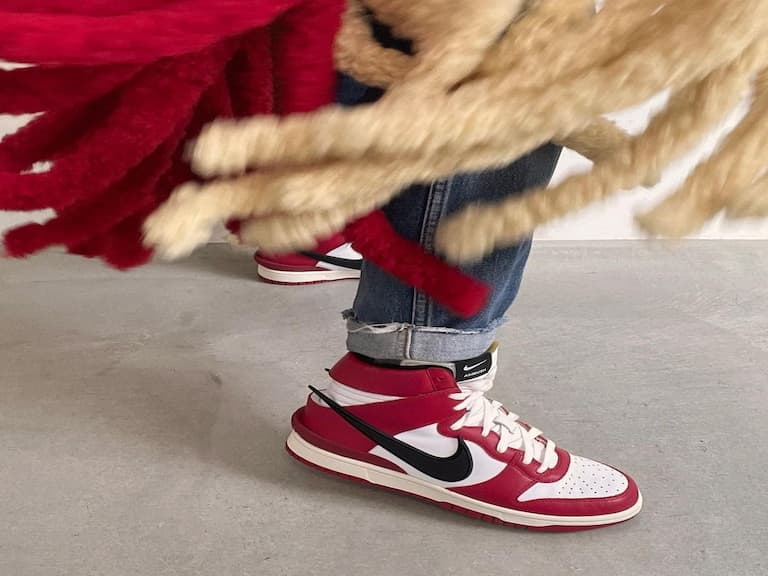 買不到黑白沒關係!Nike x AMBUSH 聯名球鞋 4 色齊發,竟是「這配色」價格漲幅最高?