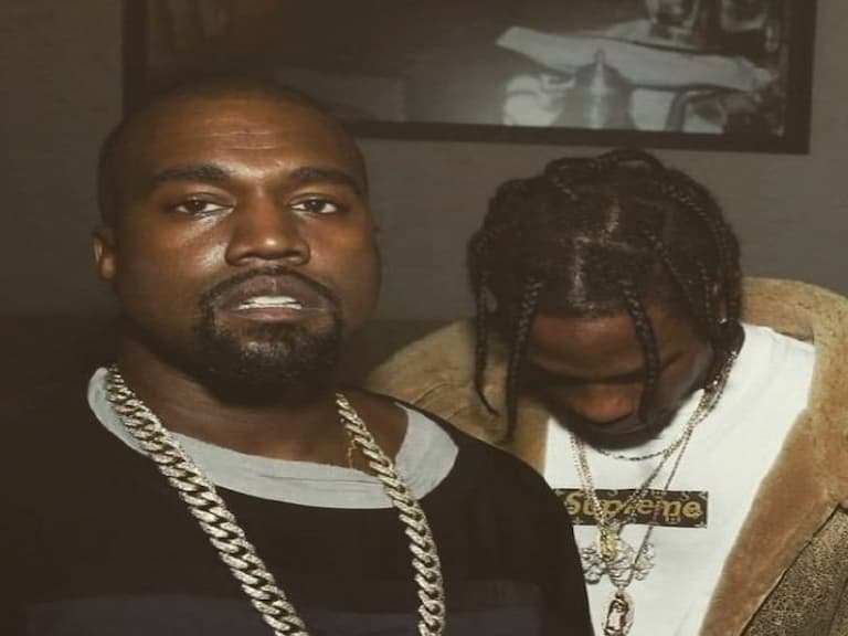 Travis Scott 曾向小賈斯汀 Justin Bieber 經紀人毛遂自薦落選,最終由肯爺 Kanye West 慧眼識英雄簽約!
