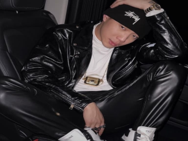 根本球鞋傳教士！你以為 ØZI 只會穿破萬 GD x Nike 聯名潮鞋？其實他最愛是這雙「平價親民」好鞋！