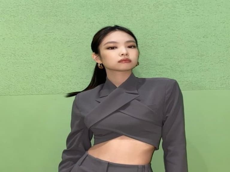「看起來很難追」是什麼樣？跟 Jennie、宣美學 3 招「傲女風」穿搭術！