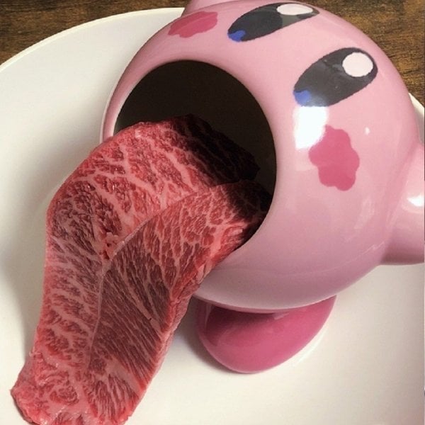 《星之卡比》 可愛張嘴大碗超實用，日本網紅展示放生牛肉變「大舌頭」笑翻！