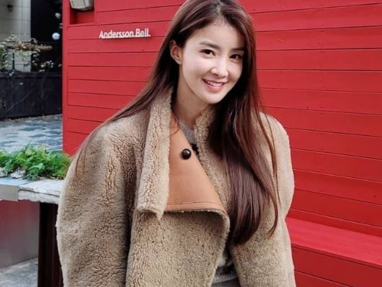 BLACKPINK Jisoo、李是英示範 3 招「泰迪熊外套」不顯胖穿搭術,不只保暖百搭還自動減齡!