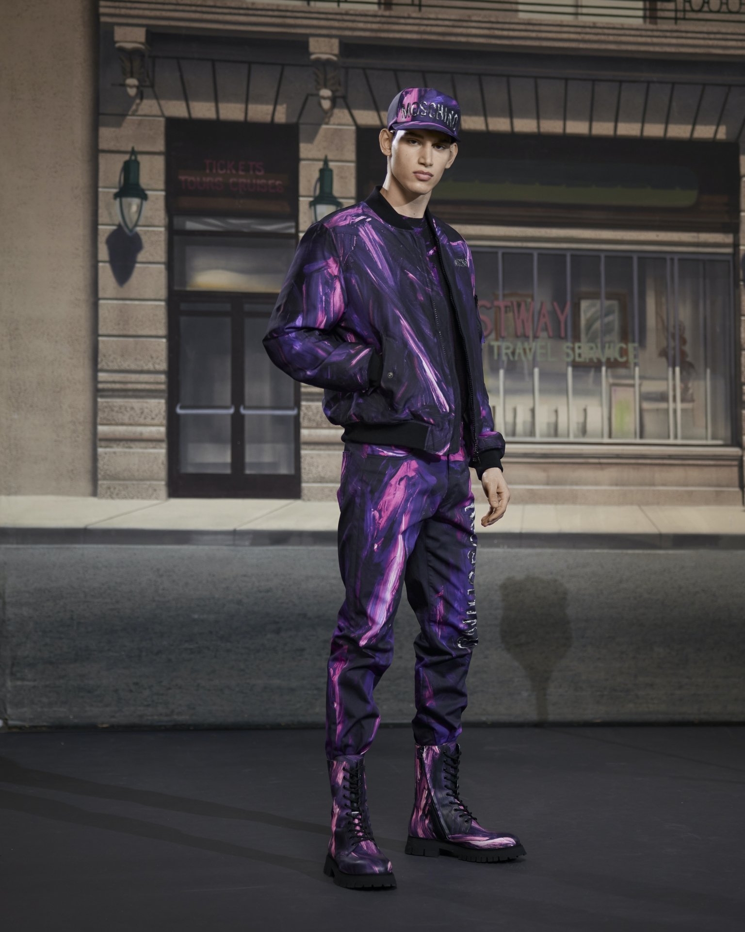 城市裡的羅賓漢！MOSCHINO 2021秋冬男装系列，勾勒中世紀的視覺饗宴！