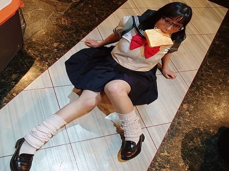 工口感滿滿！日本 SM 道具職人自製「吐司造型口塞」，神還原遲到學生妹咬吐司的設定！