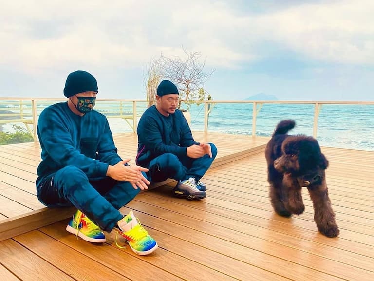 隨便一雙都破萬！「最速鞋頭」周杰倫狂曬 3 雙 Nike、Jordan 等爆款潮鞋，鞋迷：不愧是 50 億身價⋯