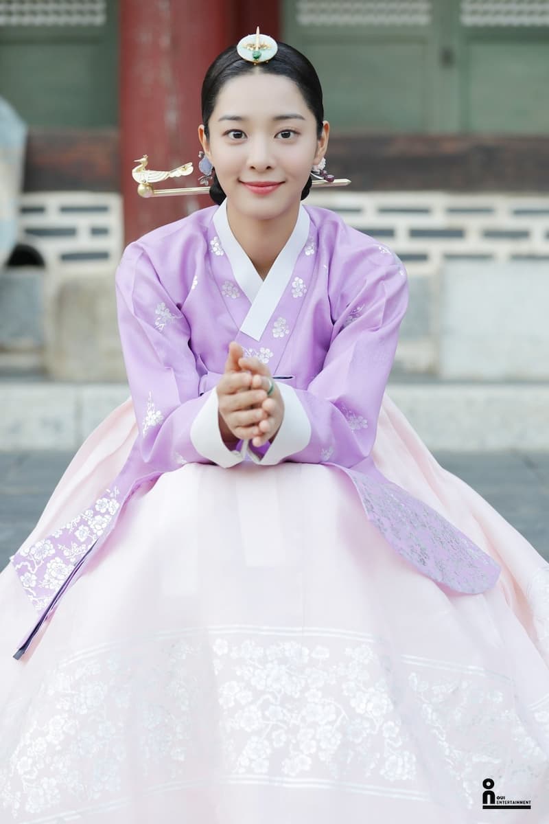 又一個女二美炸天 哲仁王后 薛仁雅憑3 個妝容技巧輕鬆化身 清甜女神 Juksy 街星 又一個女二美炸天 哲仁王后 薛仁雅憑3 個妝容技巧輕鬆化身 清甜女神 Juksy 街星