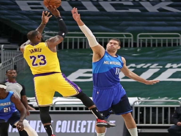 NBA／聯盟第一人還是我！詹皇 34 分率湖人擊退公鹿，字母哥「中投麵包」還發生 9 次失誤