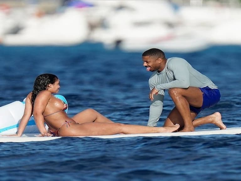 男帥女美太養眼!Michael·B·Jordan 與星二代女友海島悠閒渡假,甜蜜放閃互動火辣!