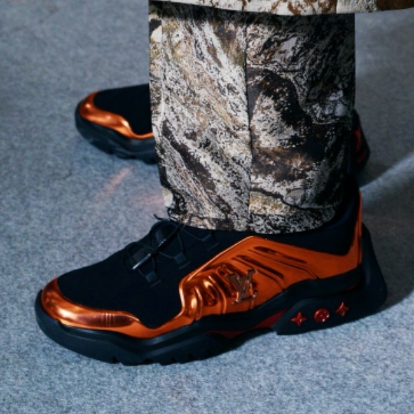 鞋頭來找碴！Virgil Abloh 最新 LV 男裝球鞋「致敬」 Nike 經典太空鞋？這相似度高達 87％！