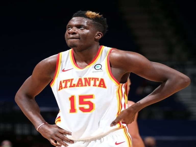 NBA／隻手遮天！餅皇 Clint Capela 送 10 火鍋超級大三元，全場「0 犯規」蓋到對手懷疑人生