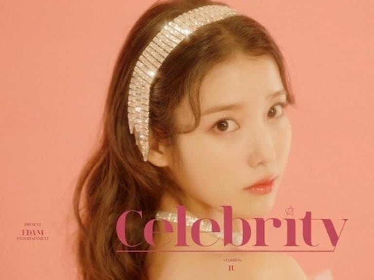 IU 新歌〈Celebrity〉MV 藏 3 大韓國美妝趨勢？眼皮痣、亮粉妝⋯上妝步驟整理給你！