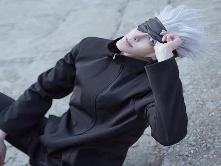 《咒術迴戰》五條悟超帥 Coser，搞笑衝去買土產「喜久福」太傳神！