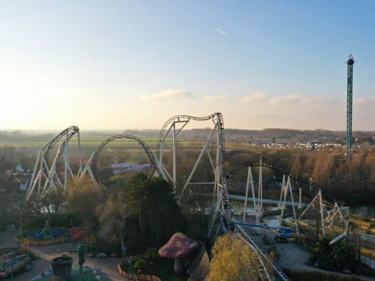 嗨到翻過去!Tomorrowland 協助建造「派對系雲霄飛車」,將大趴體驗帶進遊樂園!