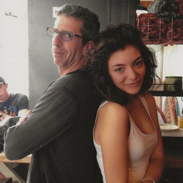 24 歲就半退休了？Lorde 被爆睽違 4 年終於要回歸歌壇，下個月釋出新單曲！