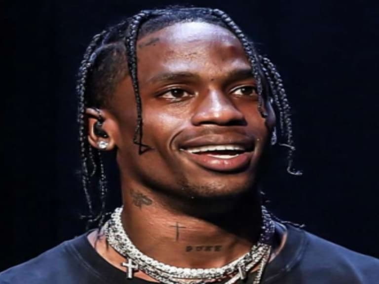 Travis Scott 傻眼？！Nike Dunk「反勾」入手價只要 3000 多台幣，這「細節」似乎也致敬陳冠希？