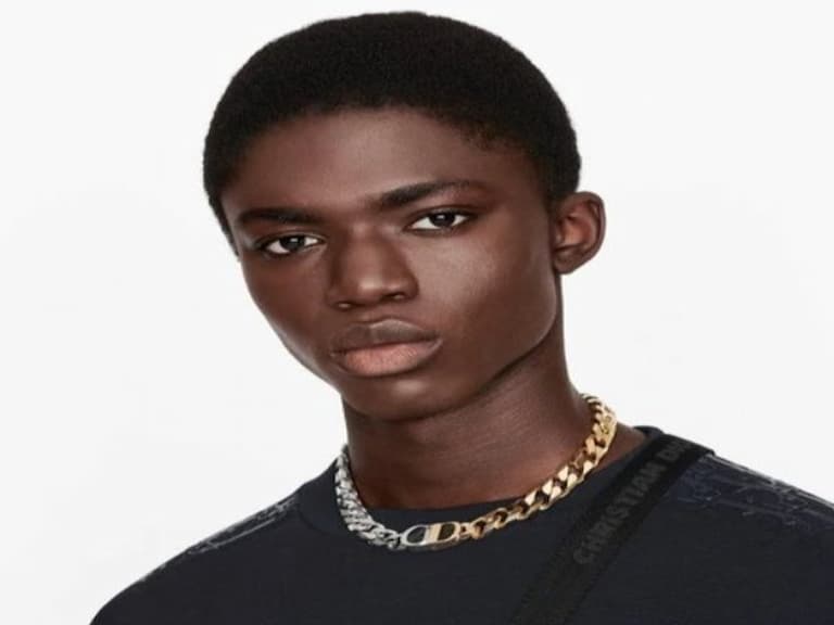 虧妹神裝!推薦 GUCCI、DIOR 等 3 款「高端潮人」必買精品小物,一秒提升你的穿搭品味