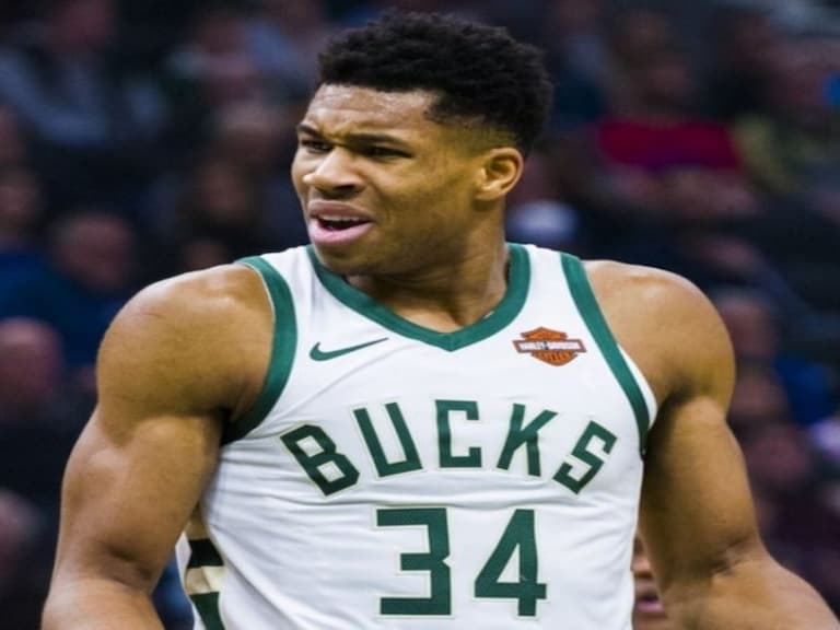 NBA／又玻璃了！字母哥單手顏扣霸氣「怒瞪」對手，引裁判不滿遭罰技術犯規