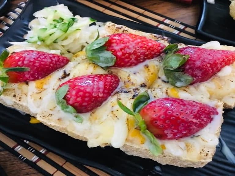 「草莓臭豆腐」真的先不要！盤點 5 家獵奇草莓料理，各種超乎想像的組合連草莓控都崩潰！