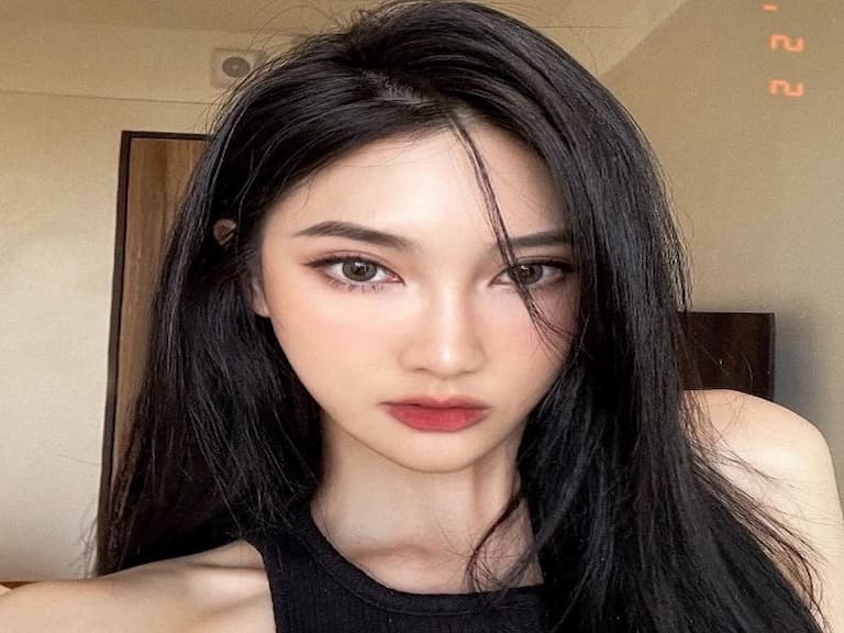 真的不是塗越多越好看！台灣表特正妹 Karen 這 3 招高冷眼妝 Tips 請濃妝妹子學起來！