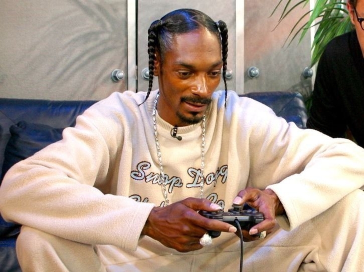 殺爆對手！49 歲 Snoop Dogg 上線打電動，化身「最強狙擊手」引玩家狂讚！
