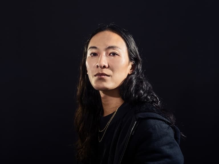 道歉了！Alexander Wang 再次針對性騷擾傳聞回應：「我後悔自己使他們感到痛苦。」