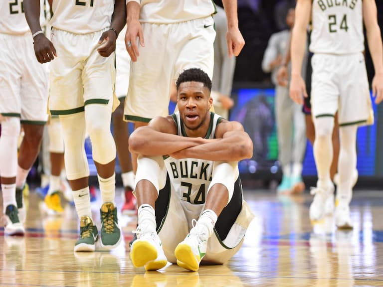 NBA／不尊重對手？字母哥另類「慶祝動作」引發爭議，魔獸不爽：我想對他使用 WWE 摔角技