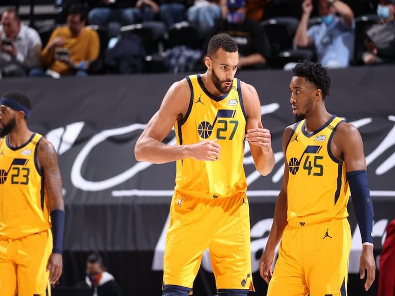 NBA／太驚險！猶他爵士包機起飛「遭鳥群襲擊」左引擎受損，緊急迫降後無人傷亡
