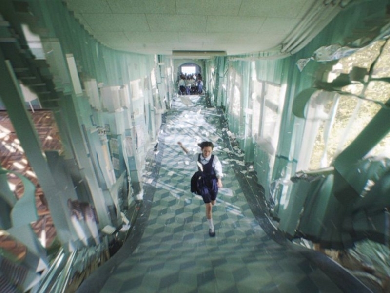 日本廣告「地板滾動、紙花紛飛」全是實景，不用特效引網友狂讚：太神了！