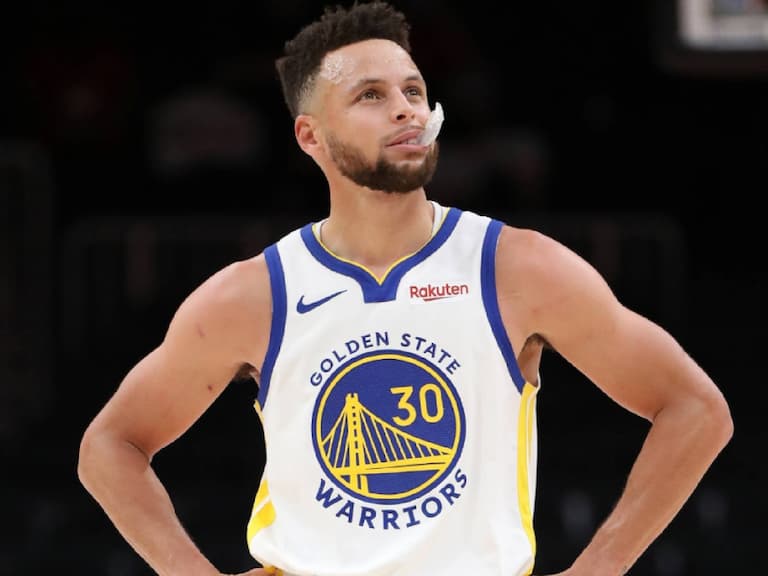 NBA／準得跟鬼一樣！ Curry 狂射 10 顆三分球轟下 49 分榮登聯盟得分王，甚至超越「黑曼巴」Kobe Bryant