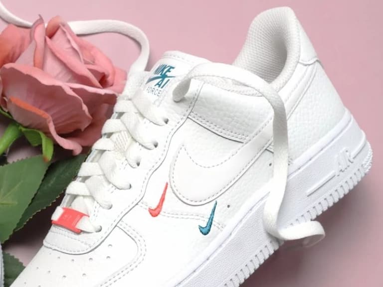 連泫雅都入坑!推薦 2021 四款 Nike 最新「小勾勾」球鞋,每一雙都超適合你的夏天穿搭~
